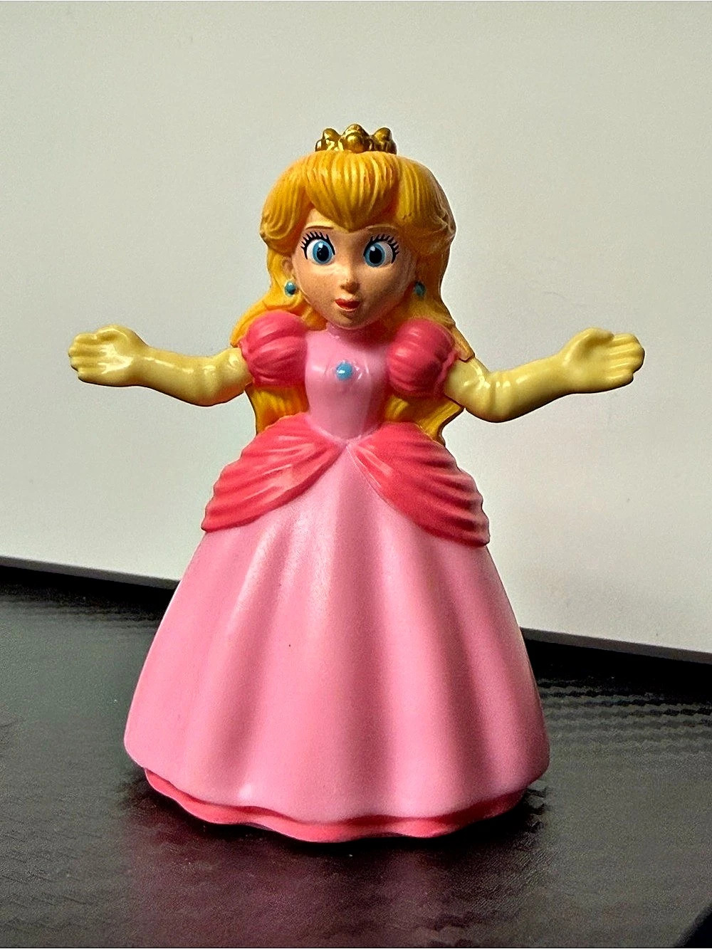 Nintendo Princess Peach Happy Meal Toy Figure Pink & Yellow